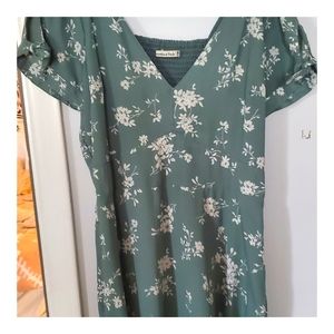 Abercrombie and Fitch tie sleeve dress